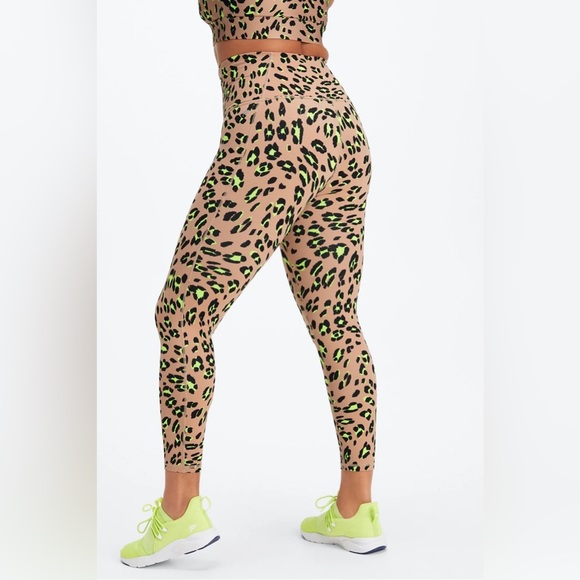 Fabletics Plus Size Define Powerhold Ultra High-Waisted Leggings Size 4X - Picture 2 of 4